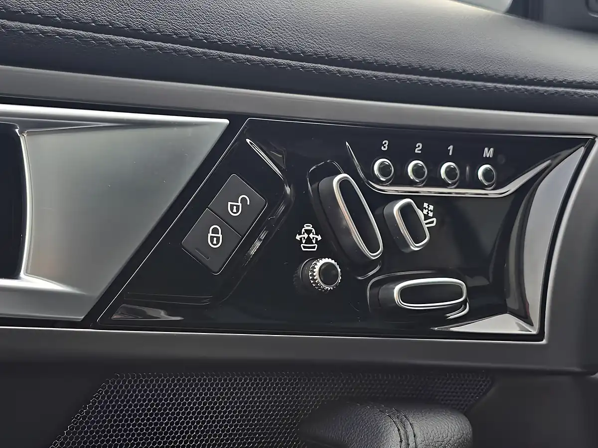 Used 2016 Jaguar F-Type Coupe Glacier White - Interior and Exterior details 18