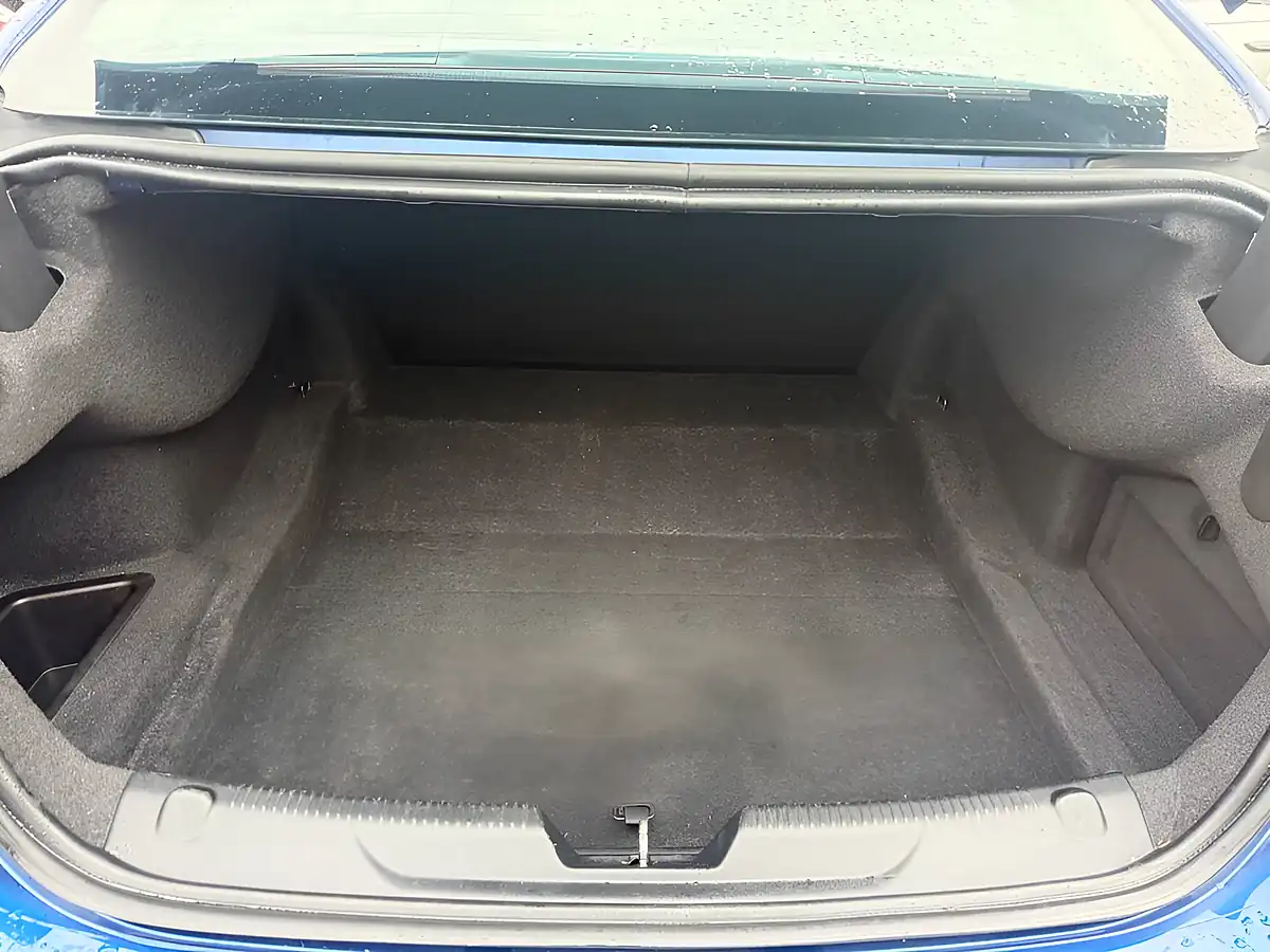 Used 2016 Jaguar Xe Prestige Blue - Interior and Exterior details 10