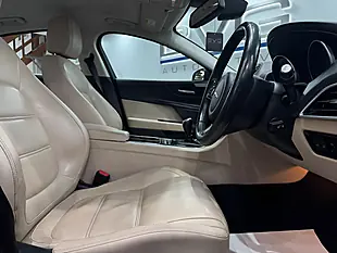 Used 2016 Jaguar Xe Prestige Green - Interior and Exterior details 12