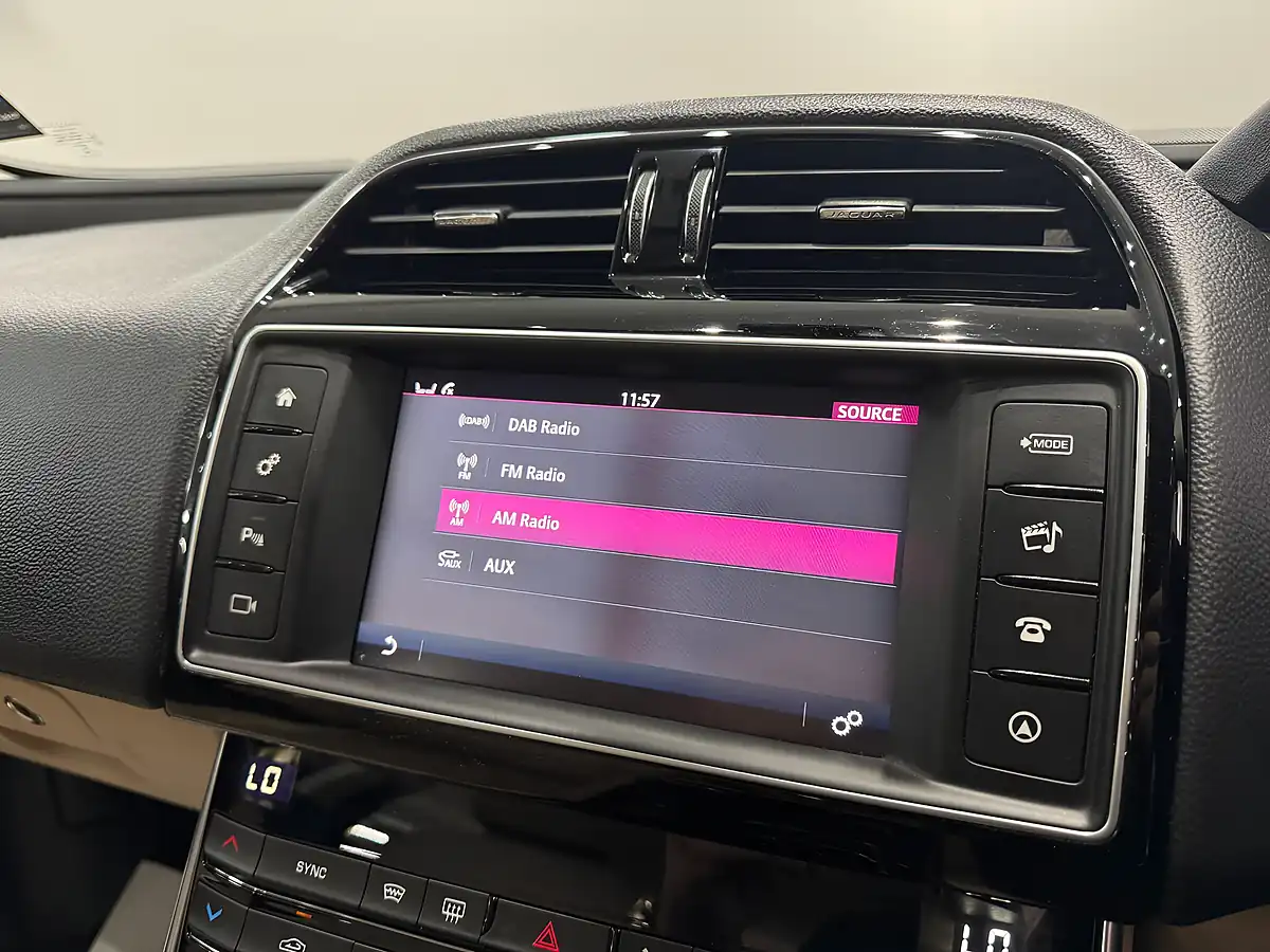 Used 2016 Jaguar Xe Prestige Green - Interior and Exterior details 14