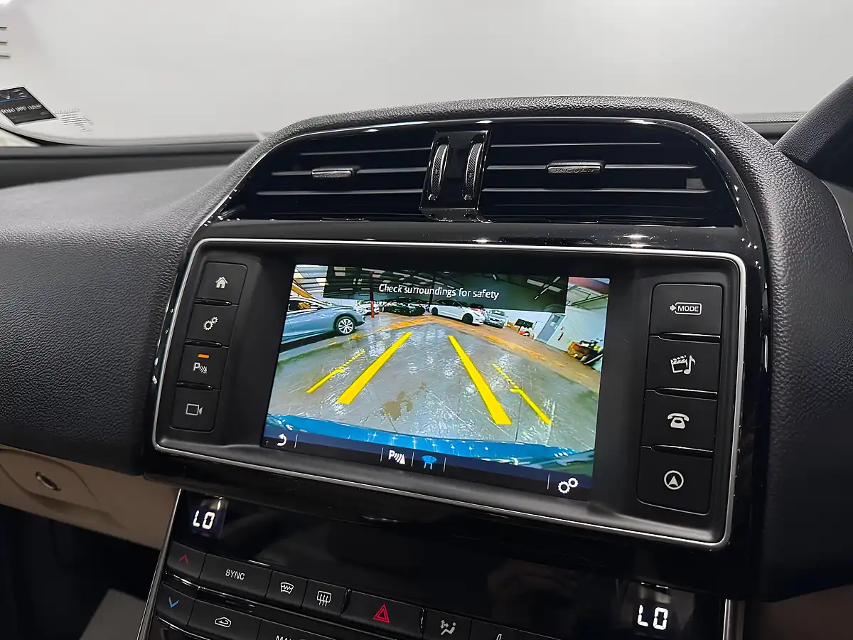 Used 2016 Jaguar Xe Prestige Green - Interior and Exterior details 15
