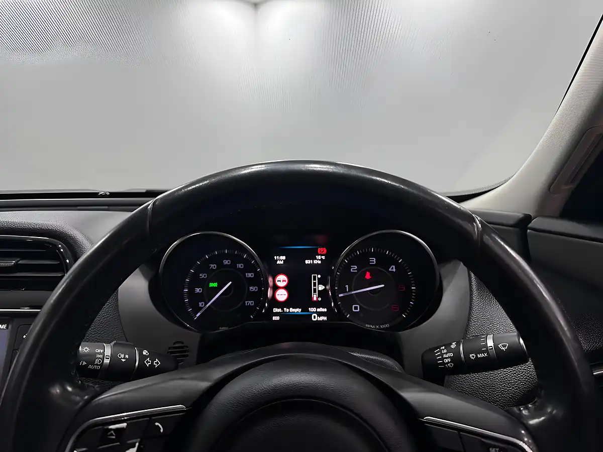 Used 2016 Jaguar Xe Prestige Green - Interior and Exterior details 16
