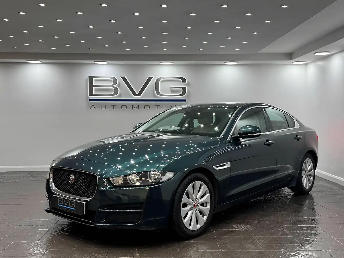 Used 2016 Jaguar Xe Prestige Green - Interior and Exterior details 5
