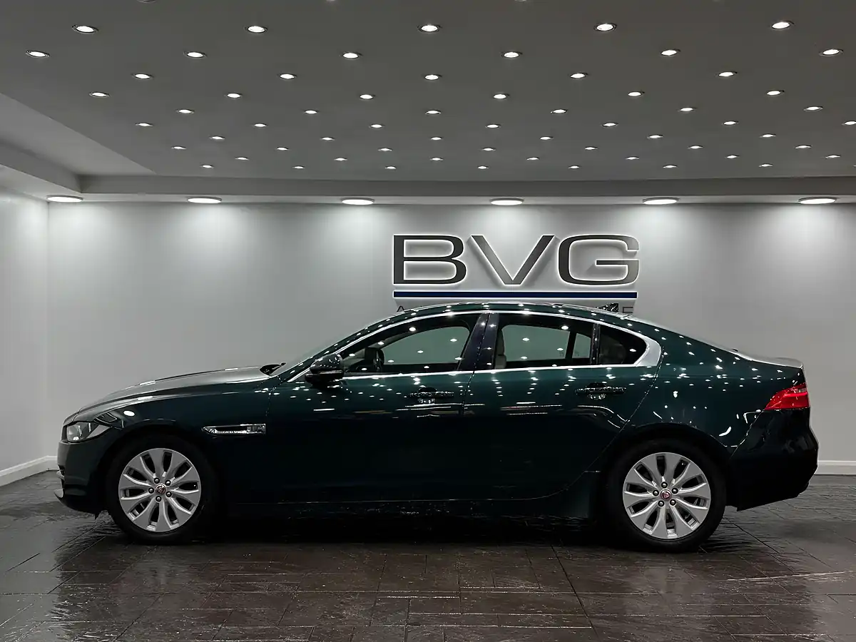 Used 2016 Jaguar Xe Prestige Green - Interior and Exterior details 6