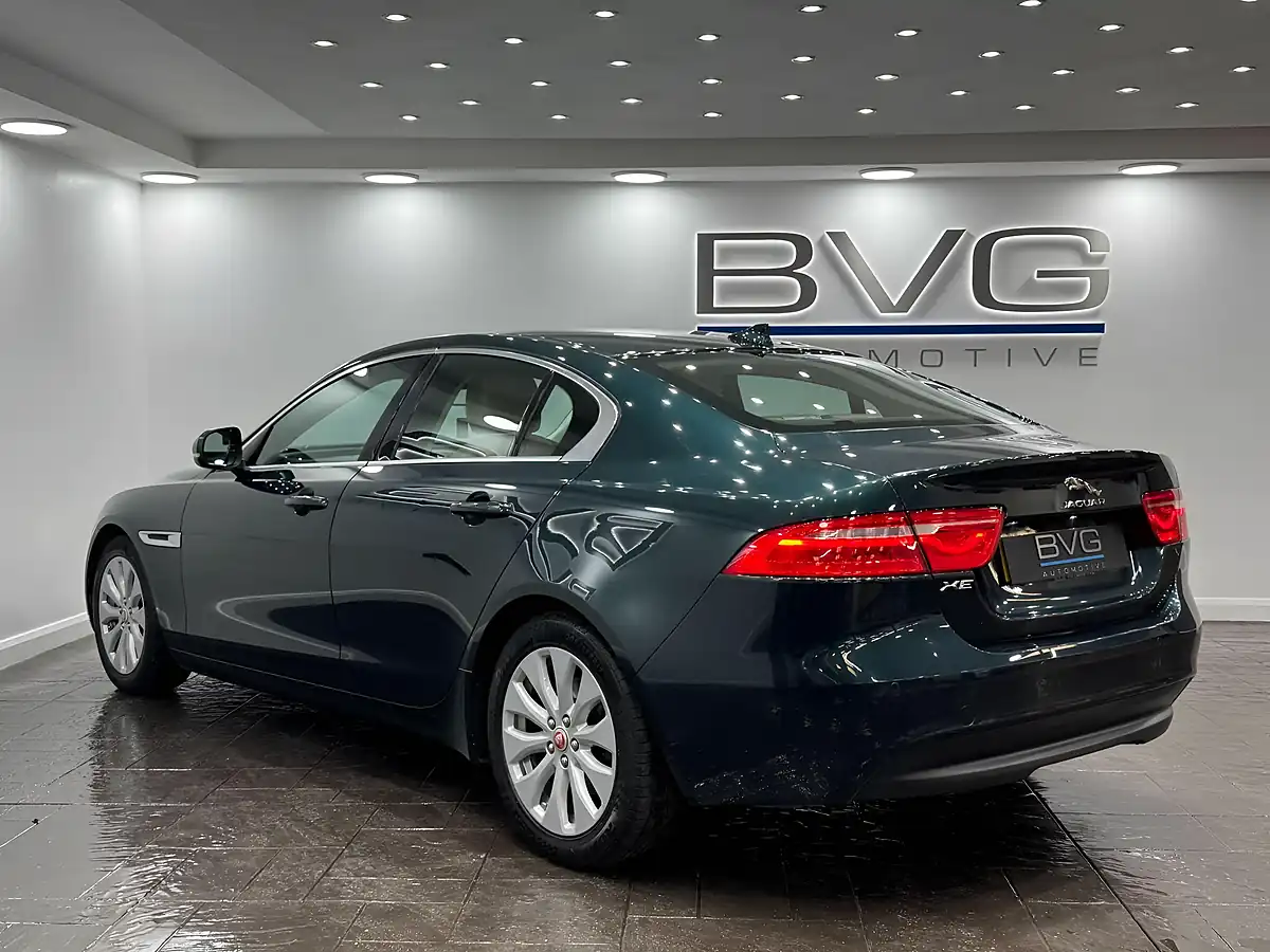 Used 2016 Jaguar Xe Prestige Green - Interior and Exterior details 8