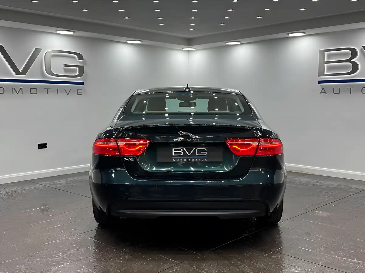 Used 2016 Jaguar Xe Prestige Green - Interior and Exterior details 9
