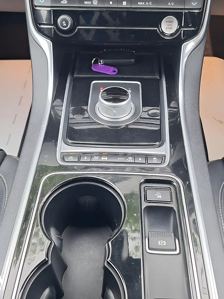 Used 2016 Jaguar Xe R-Sport Silver - Interior and Exterior details 9