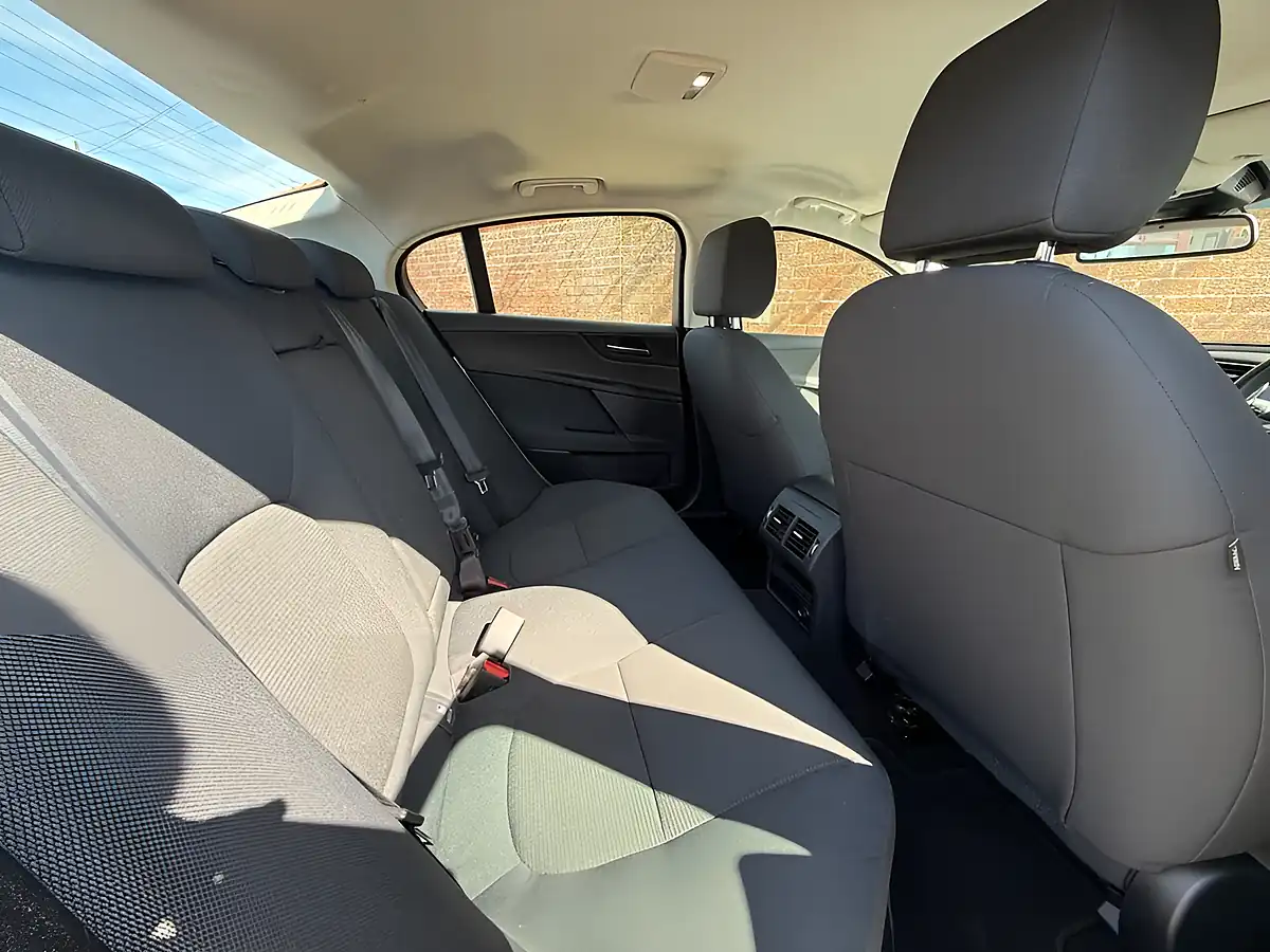Used 2016 Jaguar Xe Se Silver - Interior and Exterior details 12