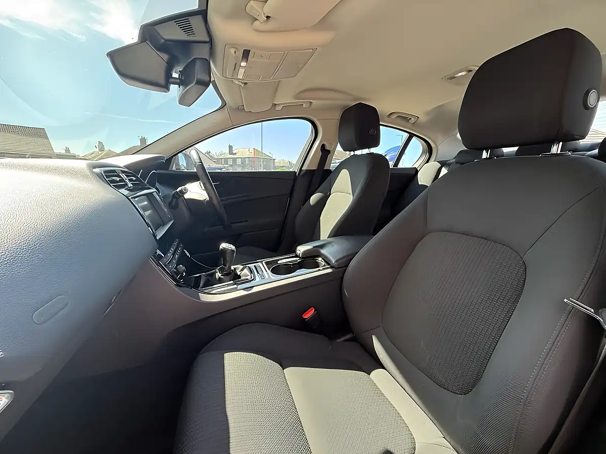 Used 2016 Jaguar Xe Se Silver - Interior and Exterior details 14