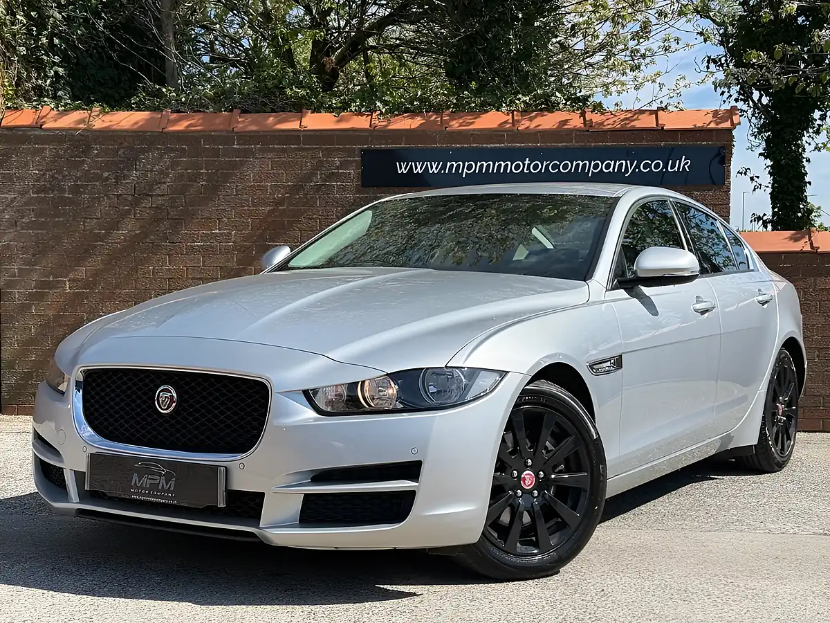 Used 2016 Jaguar Xe Se Silver - Interior and Exterior details 2