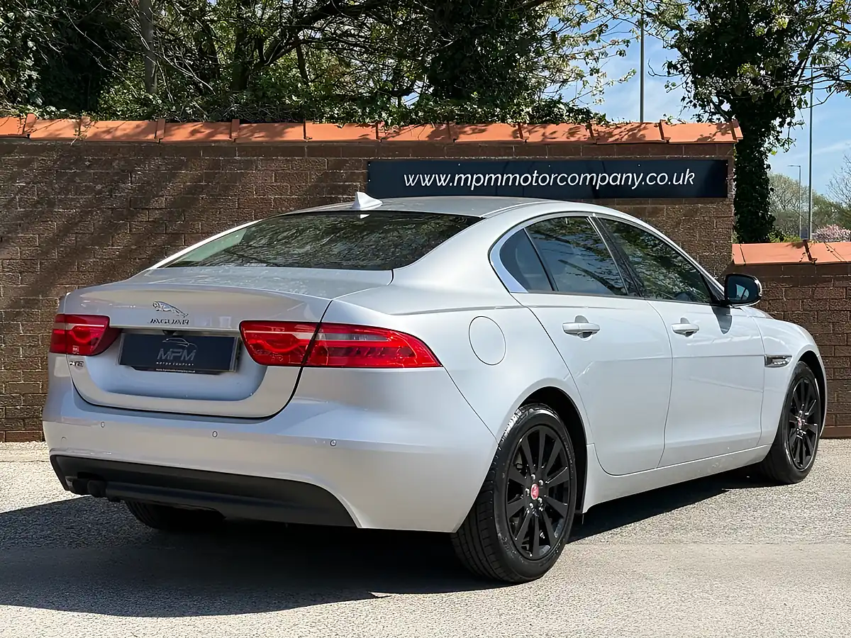 Used 2016 Jaguar Xe Se Silver - Interior and Exterior details 5