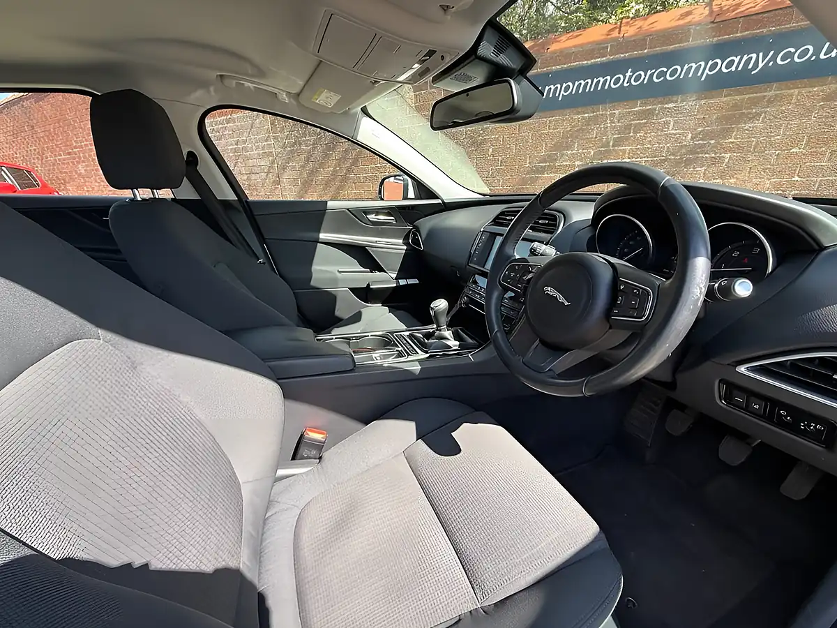 Used 2016 Jaguar Xe Se Silver - Interior and Exterior details 9