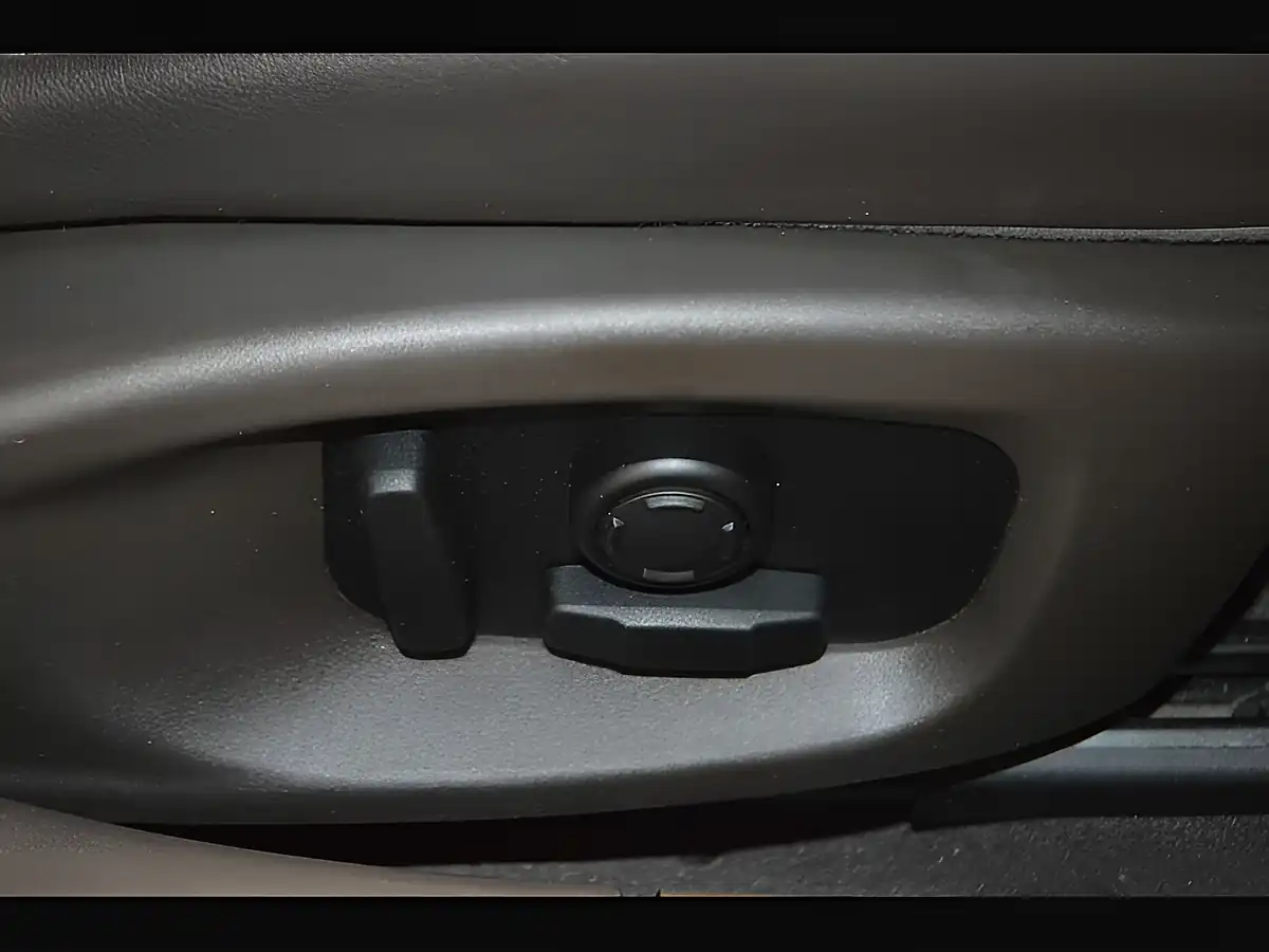 Used 2016 Jaguar Xf Portfolio Ammonite Grey - Interior and Exterior details 16