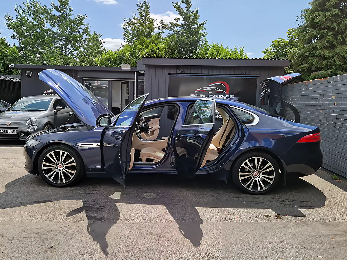 Used 2016 Jaguar Xf Portfolio Blue - Interior and Exterior details 10