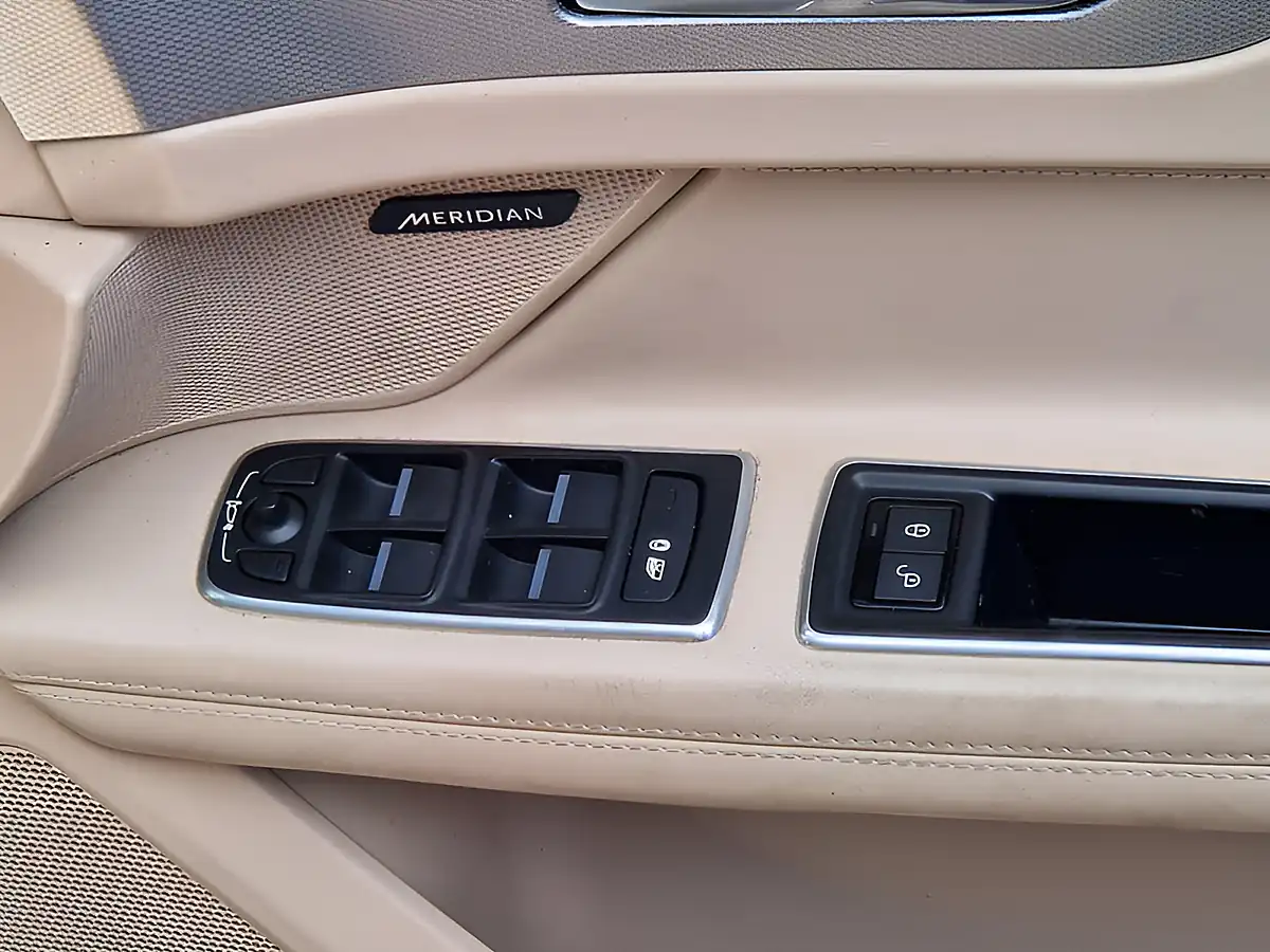 Used 2016 Jaguar Xf Portfolio Blue - Interior and Exterior details 15