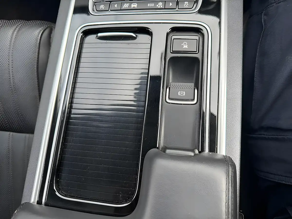 Used 2016 Jaguar Xf Portfolio Blue - Interior and Exterior details 11