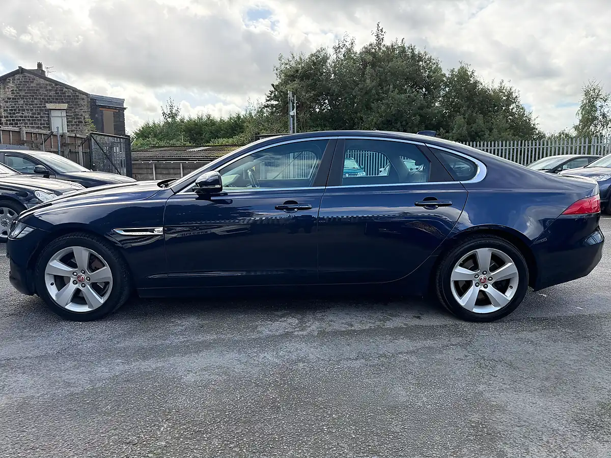 Used 2016 Jaguar Xf Portfolio Blue - Interior and Exterior details 4