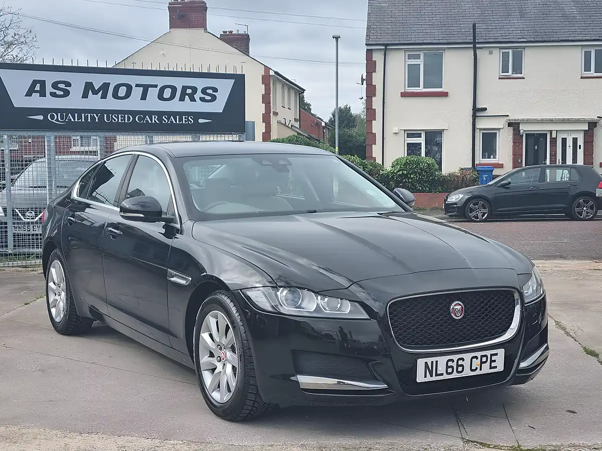 Used 2016 Jaguar Xf Prestige Black - Front View