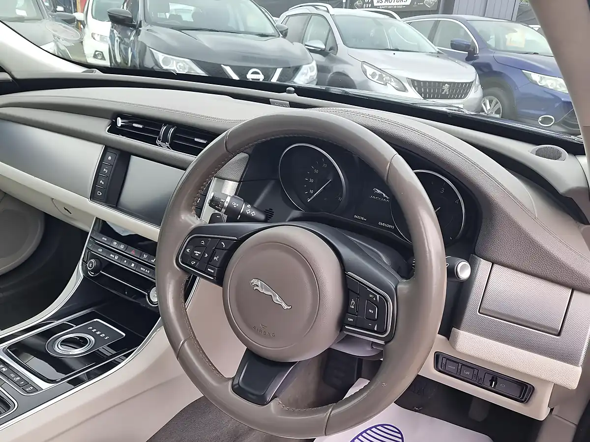 Used 2016 Jaguar Xf Prestige Black - Interior and Exterior details 4