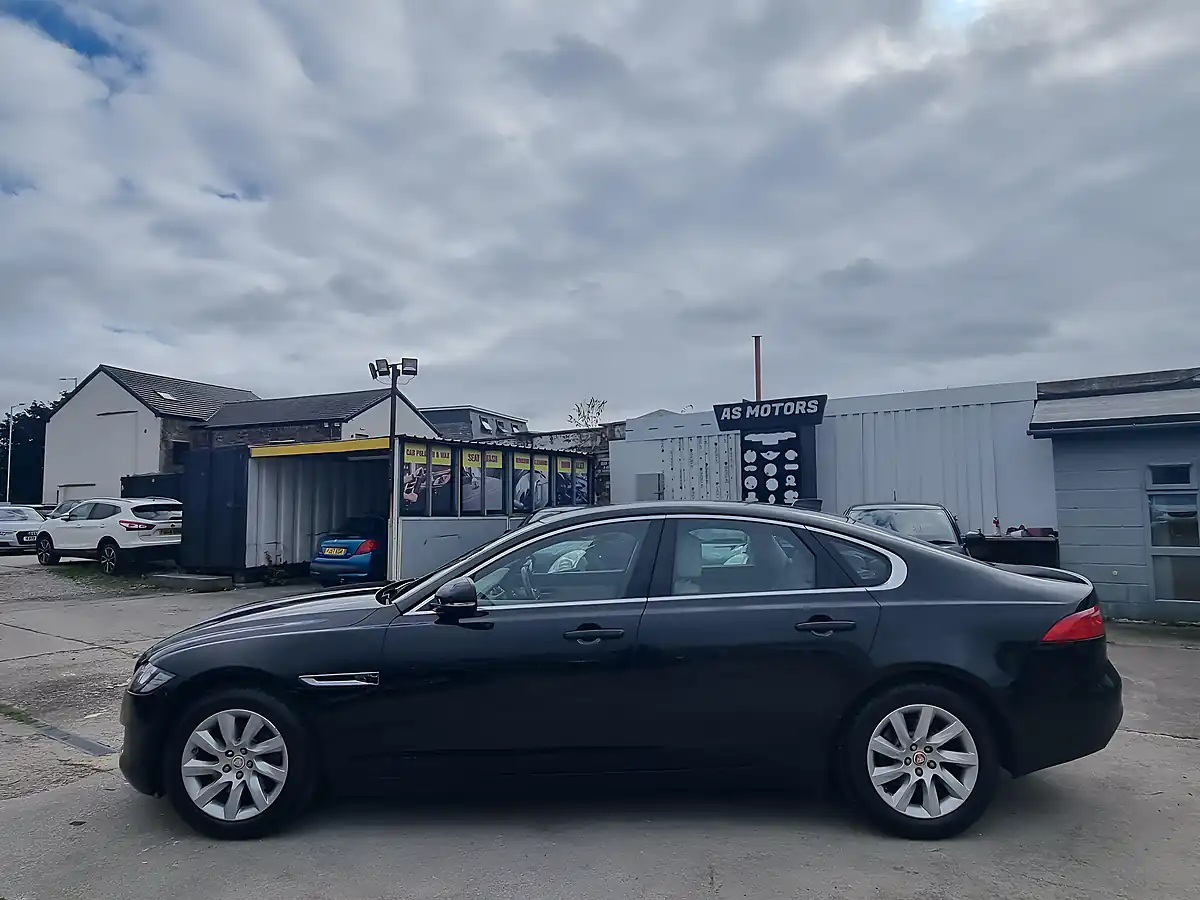 Used 2016 Jaguar Xf Prestige Black - Interior and Exterior details 7