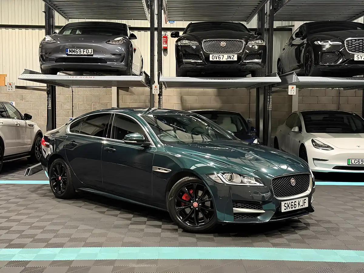Used 2016 Jaguar Xf R-Sport Green - Front View