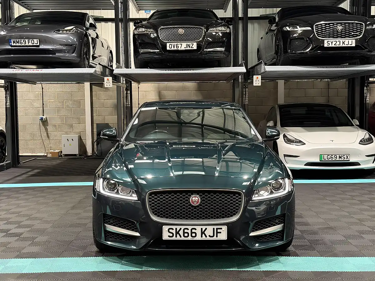 Used 2016 Jaguar Xf R-Sport Green - Interior and Exterior details 4