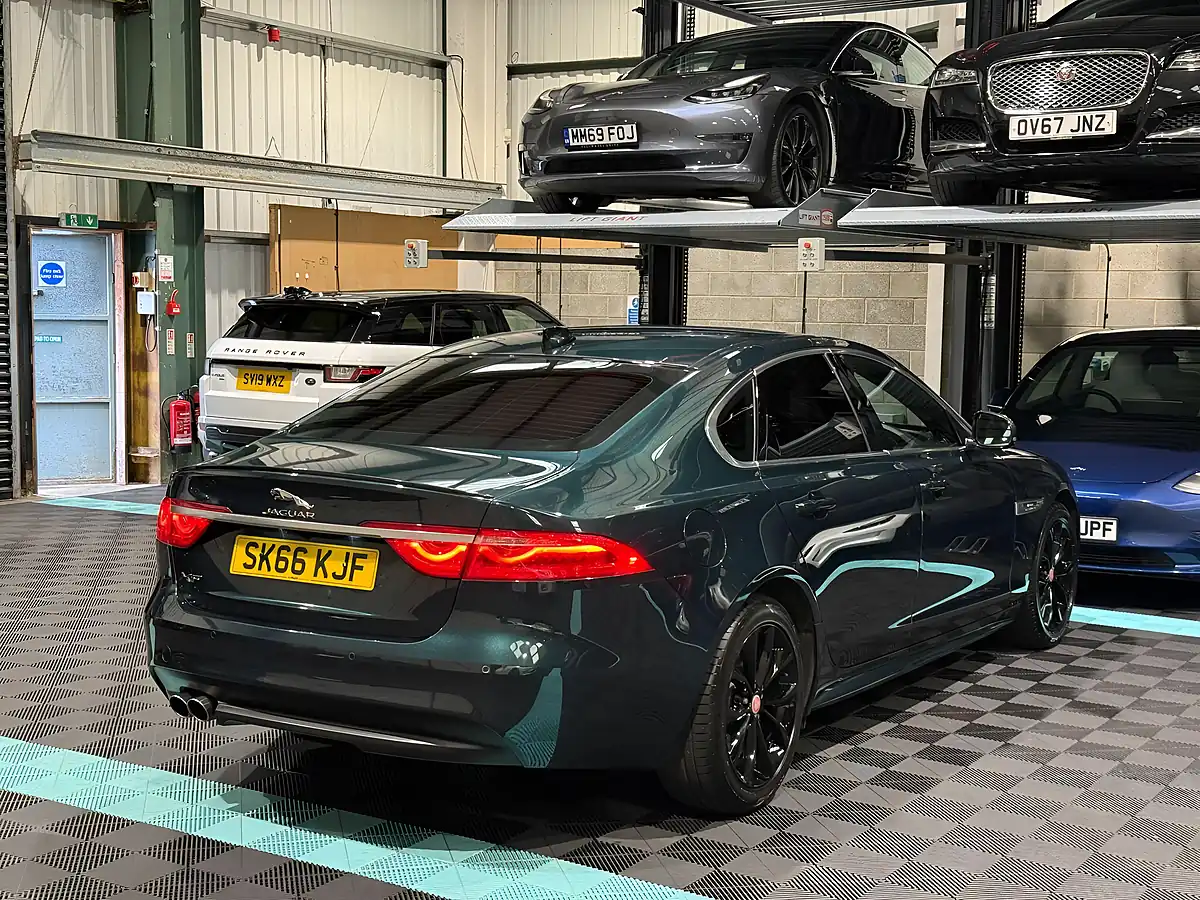 Used 2016 Jaguar Xf R-Sport Green - Interior and Exterior details 9