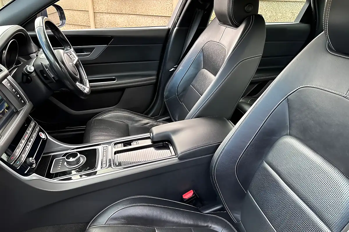 Used 2016 Jaguar Xf R-Sport Santorini Black - Interior and Exterior details 11