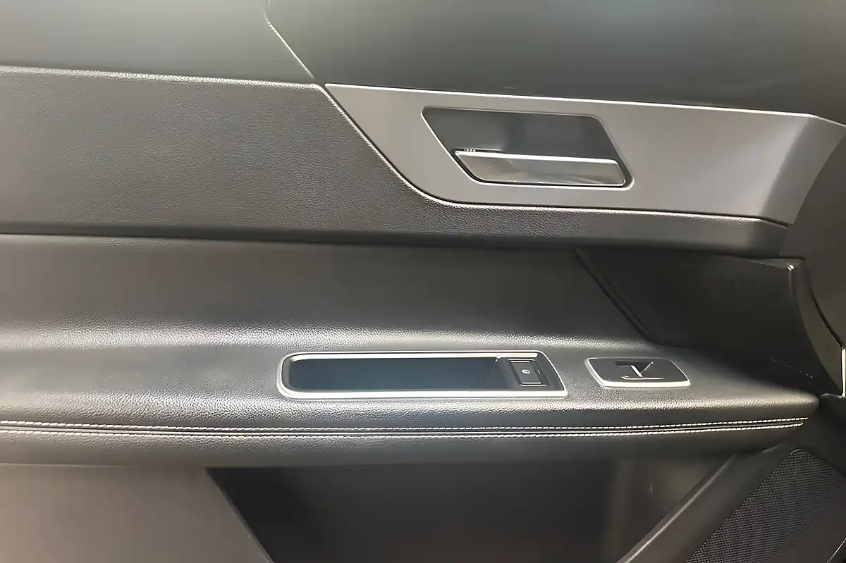 Used 2016 Jaguar Xf R-Sport Santorini Black - Interior and Exterior details 13