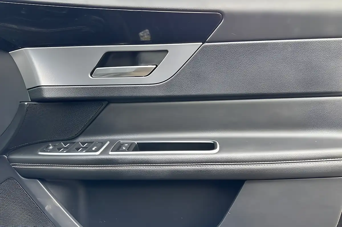 Used 2016 Jaguar Xf R-Sport Santorini Black - Interior and Exterior details 17