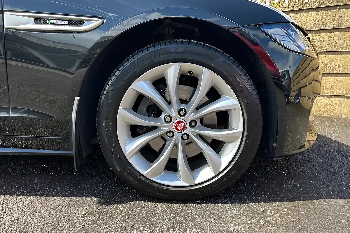 Used 2016 Jaguar Xf R-Sport Santorini Black - Interior and Exterior details 9