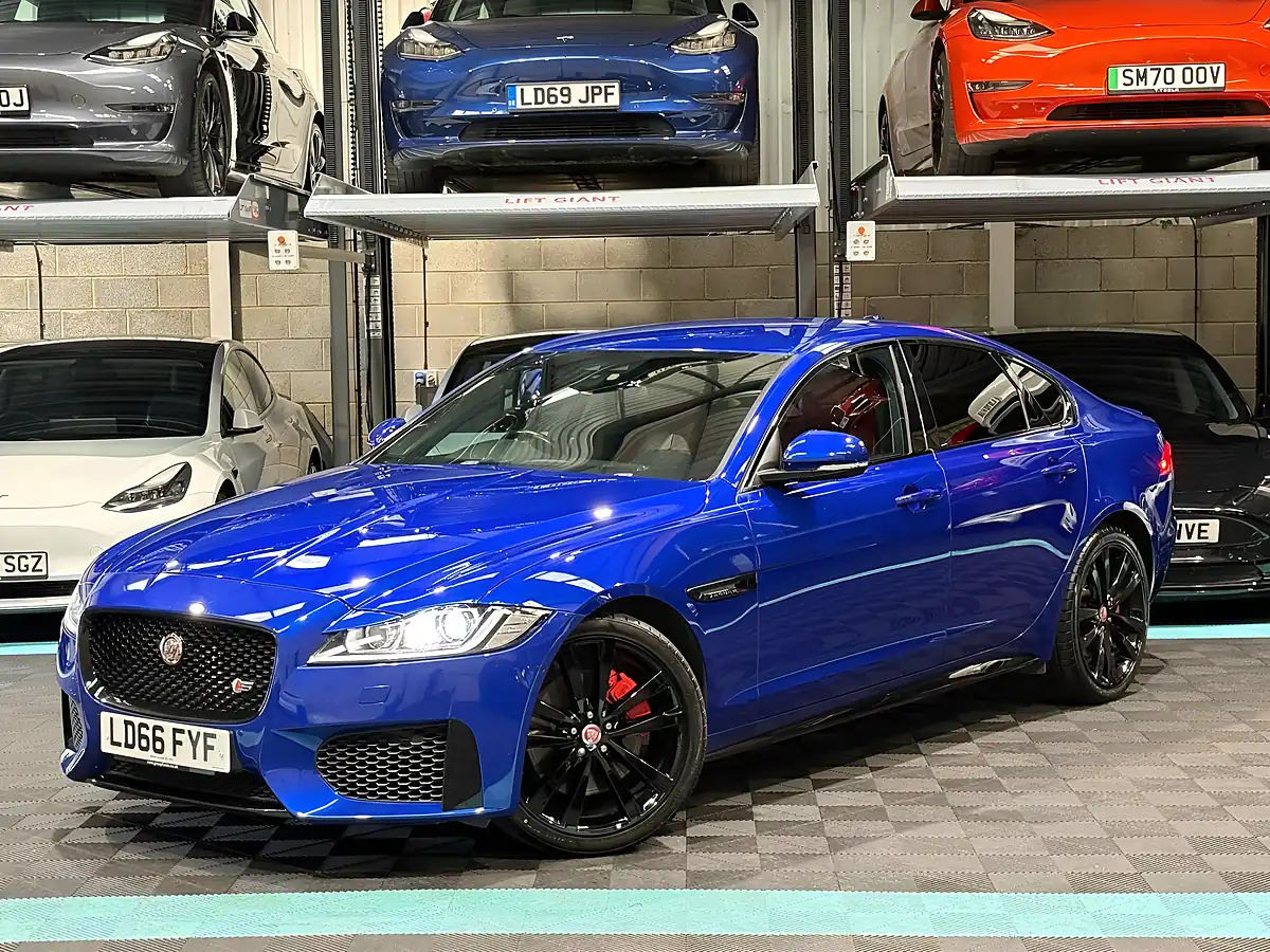 Used 2016 Jaguar Xf S Blue - Interior and Exterior details 5