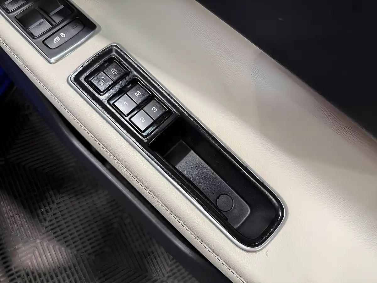 Used 2016 Jaguar Xf S Blue - Interior and Exterior details 16