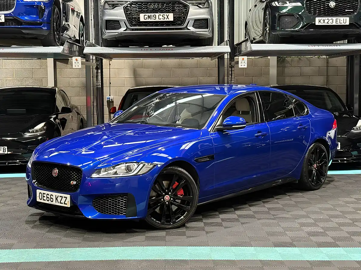 Used 2016 Jaguar Xf S Blue - Interior and Exterior details 5