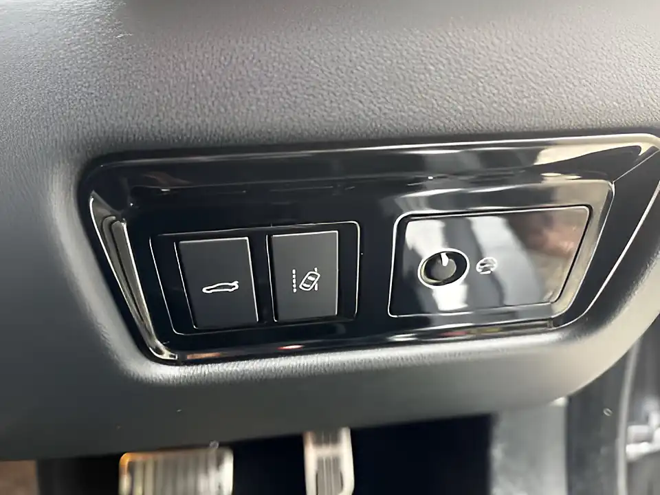 Used 2016 Jaguar Xf S Grey - Interior and Exterior details 16