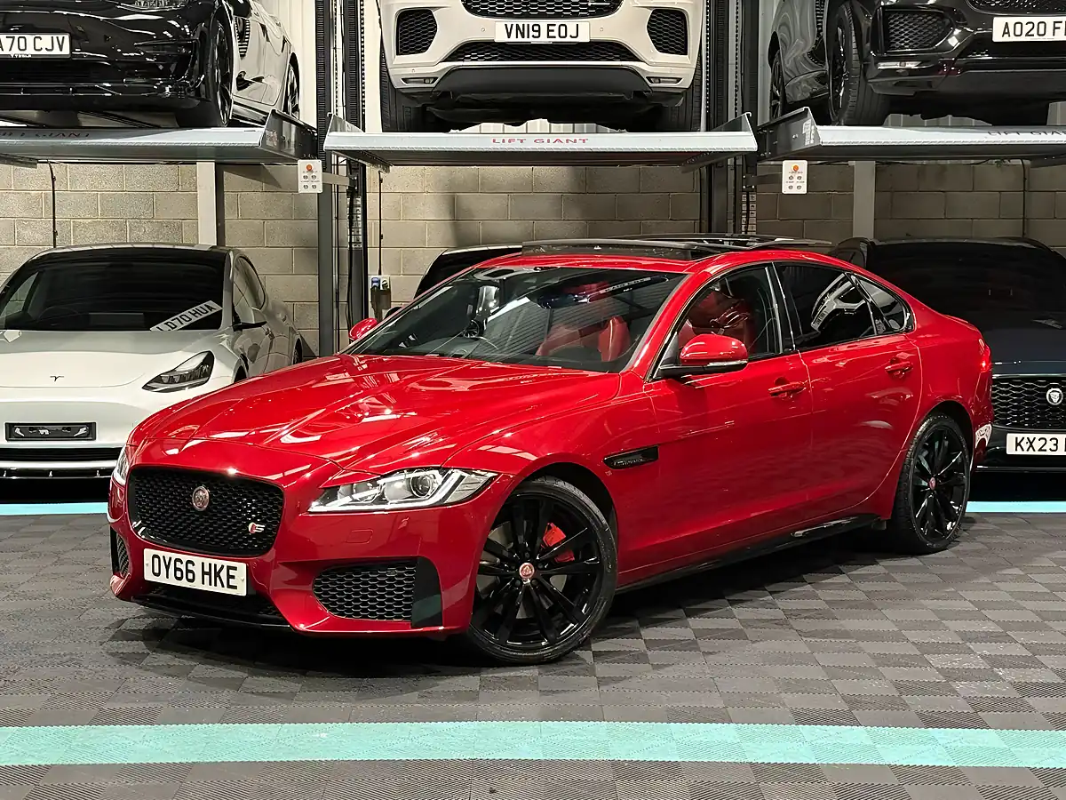Used 2016 Jaguar Xf S Red - Interior and Exterior details 5