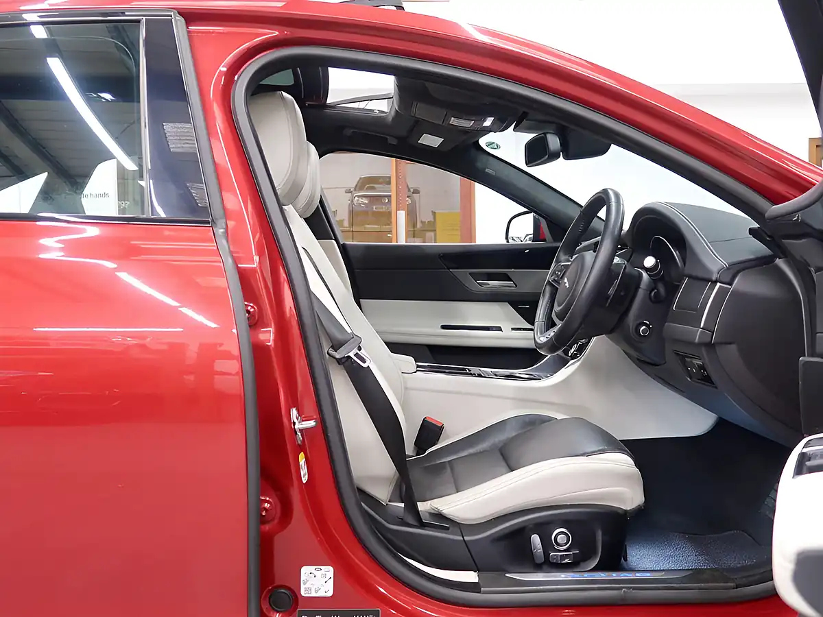 Used 2016 Jaguar Xf S Red - Interior and Exterior details 3