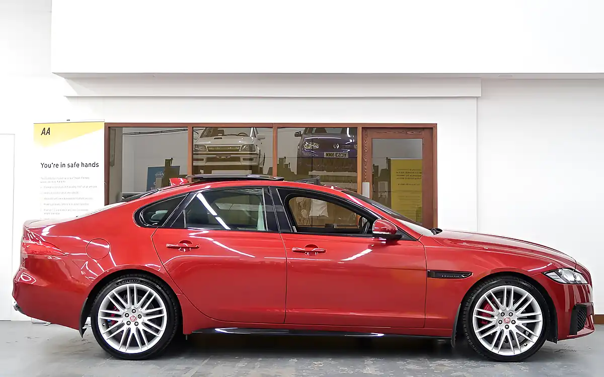 Used 2016 Jaguar Xf S Red - Interior and Exterior details 9