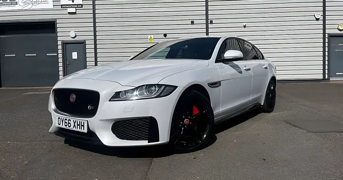 Used 2016 Jaguar Xf S White - Front View
