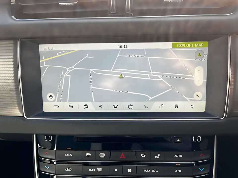 Used 2016 Jaguar Xf S White - Interior and Exterior details 11