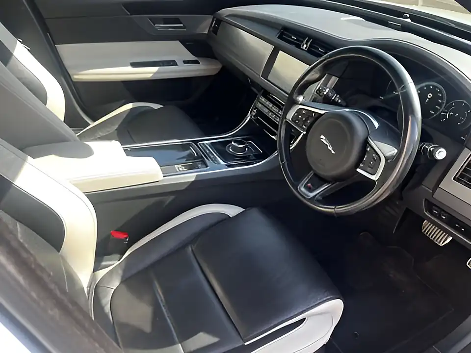 Used 2016 Jaguar Xf S White - Interior and Exterior details 15