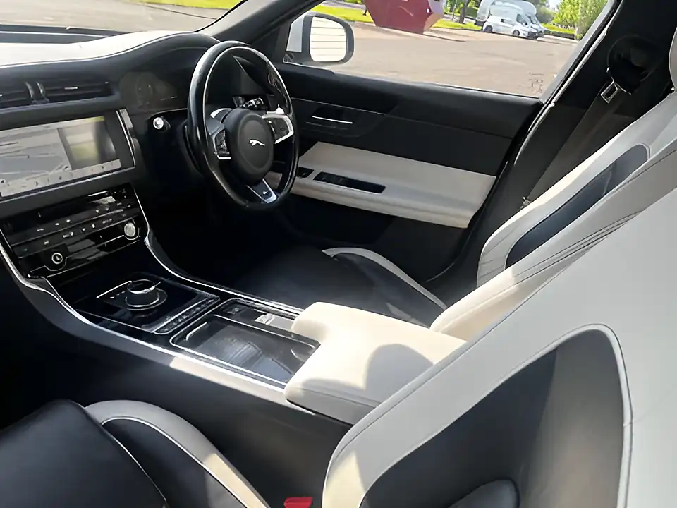 Used 2016 Jaguar Xf S White - Interior and Exterior details 17