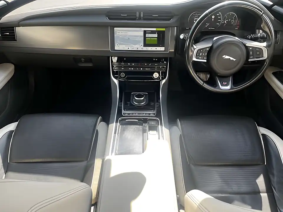 Used 2016 Jaguar Xf S White - Interior and Exterior details 9