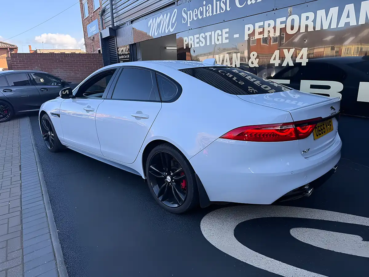 Used 2016 Jaguar Xf S Yulong White - Interior and Exterior details 4