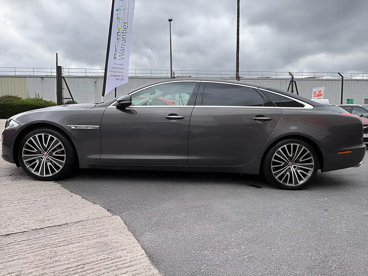 Used 2016 Jaguar Xj Autobiography Grey - Interior and Exterior details 10
