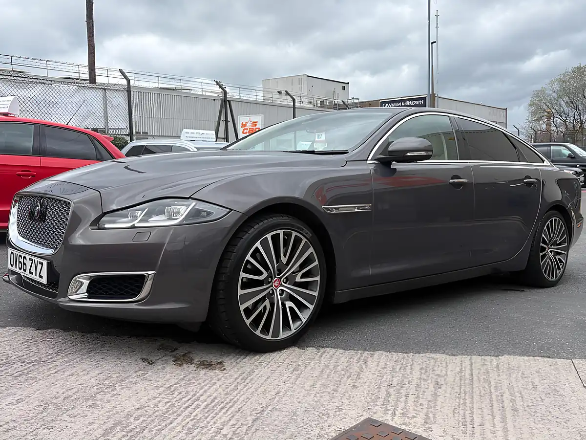 Used 2016 Jaguar Xj Autobiography Grey - Interior and Exterior details 11