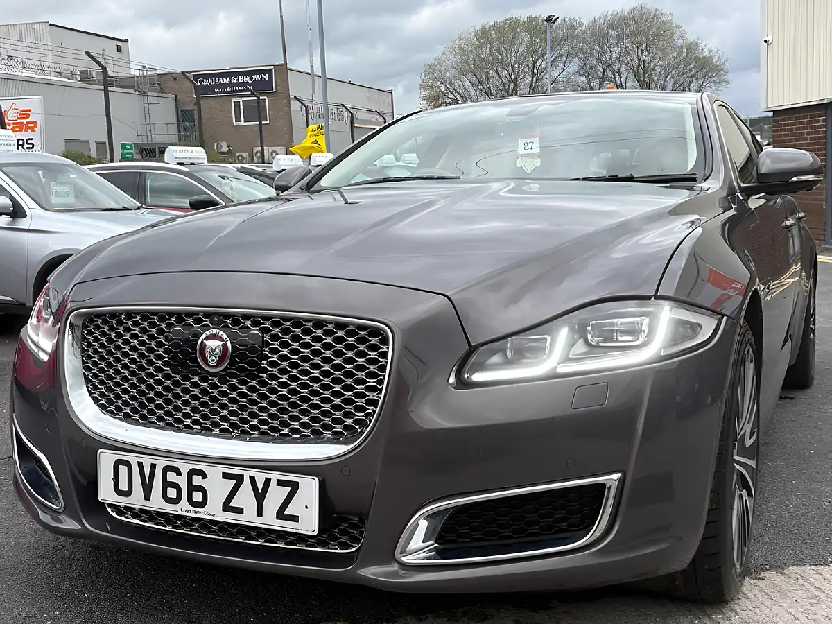 Used 2016 Jaguar Xj Autobiography Grey - Interior and Exterior details 12