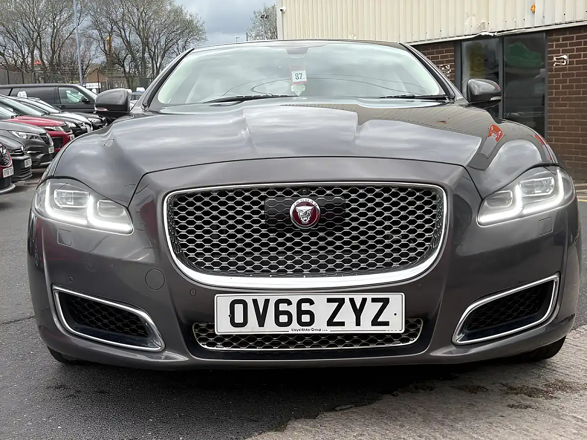 Used 2016 Jaguar Xj Autobiography Grey - Interior and Exterior details 13