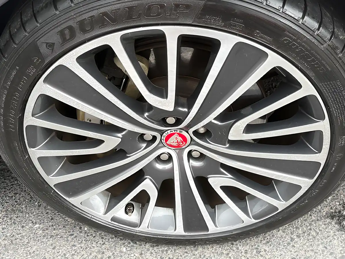 Used 2016 Jaguar Xj Autobiography Grey - Interior and Exterior details 15