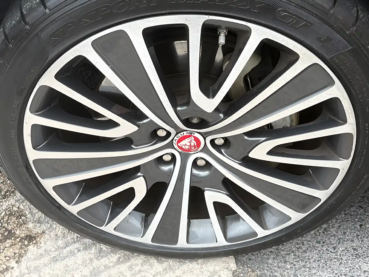 Used 2016 Jaguar Xj Autobiography Grey - Interior and Exterior details 17